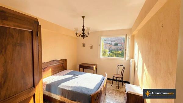 Vente                                                      Appartement
                        
                     4 pièces                      74 m2                     à Saint-Laurent-du-Var