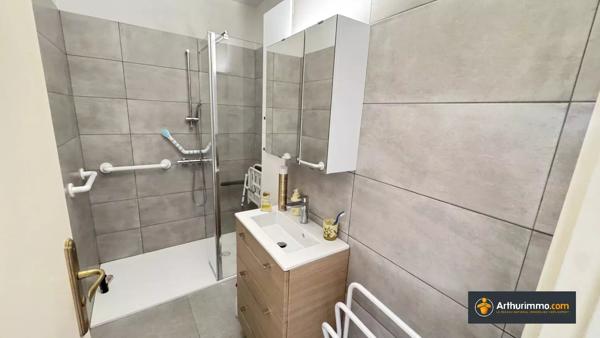 Vente                                                      Appartement
                        
                     4 pièces                      74 m2                     à Saint-Laurent-du-Var