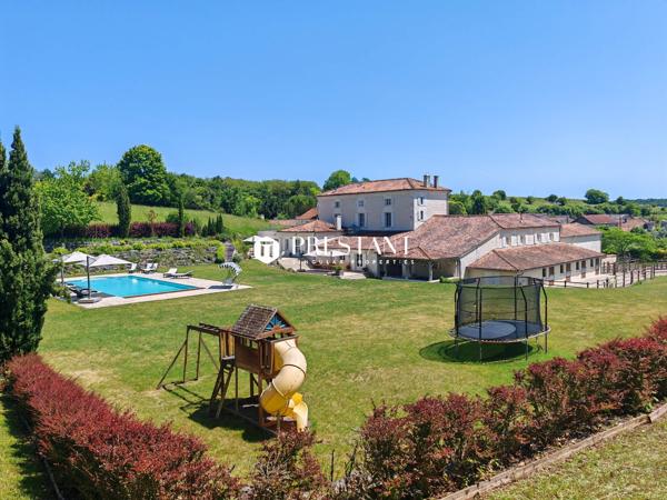 Un manoir entièrement restauré avec une qualité de rénovation remarquables, ANGOULEME