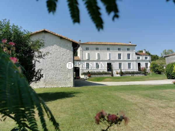 Un manoir entièrement restauré avec une qualité de rénovation remarquables, ANGOULEME