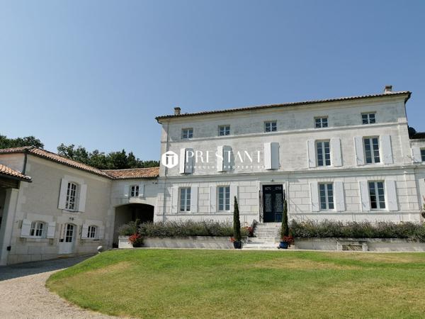 Un manoir entièrement restauré avec une qualité de rénovation remarquables, ANGOULEME