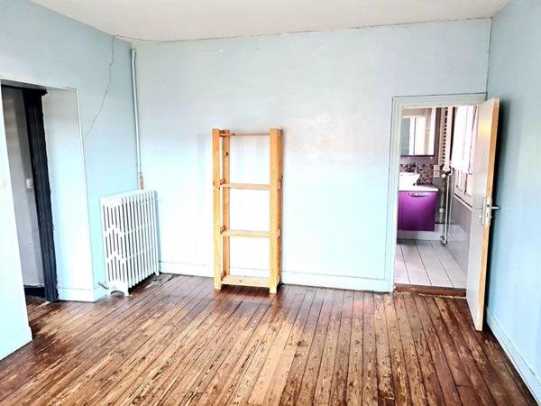 Exclusivité - Les Andelys centre ville 27700 - Maison de 89 m2  2 chambres + 1 pièce servant de chambre - bâtiment attenant sur 1.200 m2 de terrain plat - t - Prix : 158.850