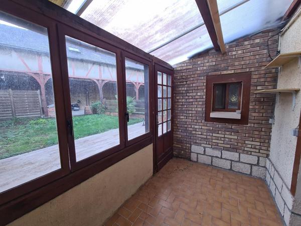 Exclusivité - Les Andelys centre ville 27700 - Maison de 89 m2  2 chambres + 1 pièce servant de chambre - bâtiment attenant sur 1.200 m2 de terrain plat - t - Prix : 158.850