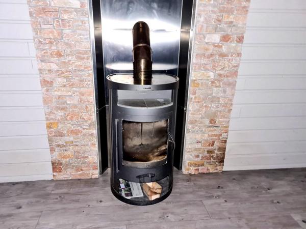 Exclusivité - Les Andelys centre ville 27700 - Maison de 89 m2  2 chambres + 1 pièce servant de chambre - bâtiment attenant sur 1.200 m2 de terrain plat - t - Prix : 158.850