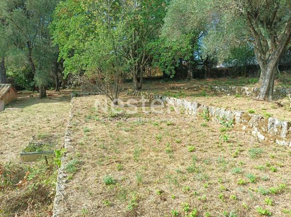 Terrain à bâtir Grasse 846 m2, beau secteur de Saint Antoine