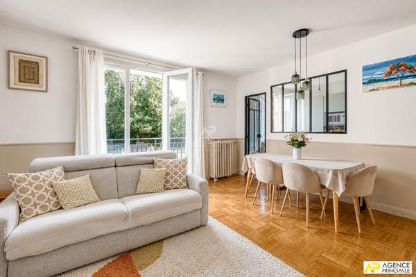Versailles Glatigny Appartement 3P 68 m² carrez situé au rez-de-chaussée surelevé avec balcon, cave et box 475 000 € **  - Référence  28296