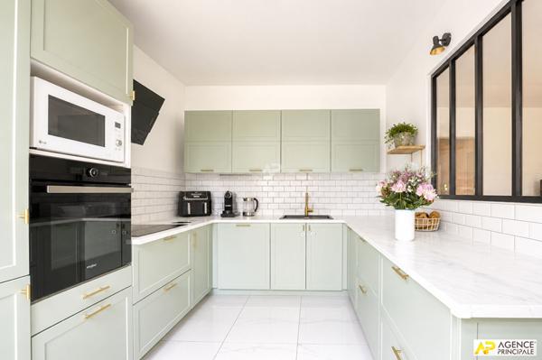 Versailles Glatigny Appartement 3P 68 m² carrez situé au rez-de-chaussée surelevé avec balcon, cave et box 475 000 € **  - Référence  28296