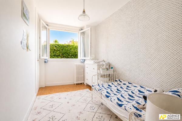 Versailles Glatigny Appartement 3P 68 m² carrez situé au rez-de-chaussée surelevé avec balcon, cave et box 475 000 € **  - Référence  28296
