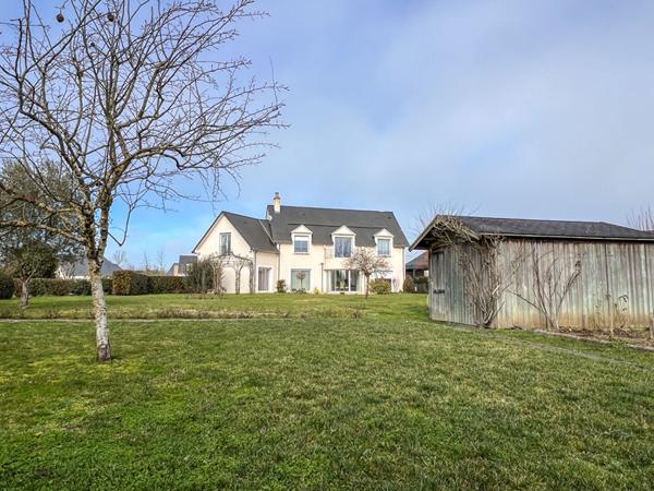 A vendre maison de charme avec vue unique sur la campagne - coeur des Ponts de Cé dans le quartier recherché de Saint Maurille - 5 chambres dont une vie de plain-pied