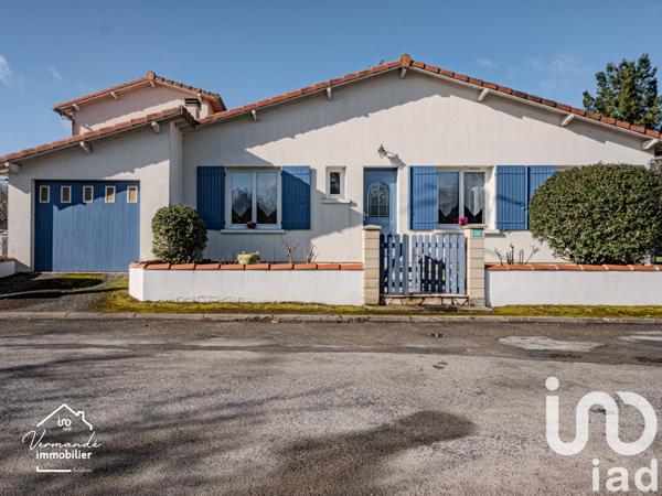 Maison traditionnelle 8 pièces de 170 m² à Surgères (17700)