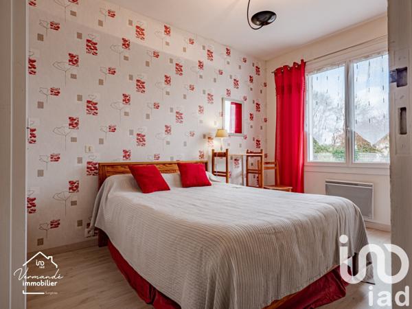 Maison traditionnelle 8 pièces de 170 m² à Surgères (17700)