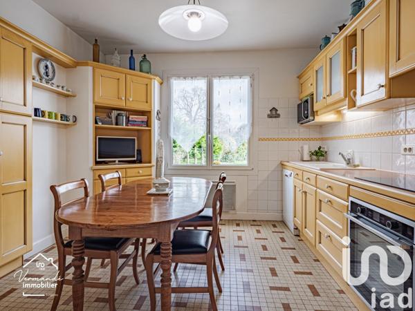 Maison traditionnelle 8 pièces de 170 m² à Surgères (17700)