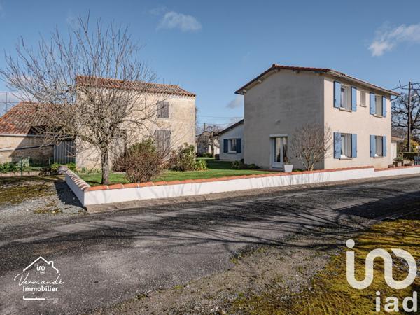 Maison traditionnelle 8 pièces de 170 m² à Surgères (17700)