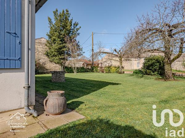 Maison traditionnelle 8 pièces de 170 m² à Surgères (17700)