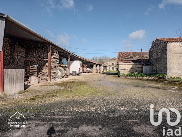 Maison traditionnelle 8 pièces de 170 m² à Surgères (17700)