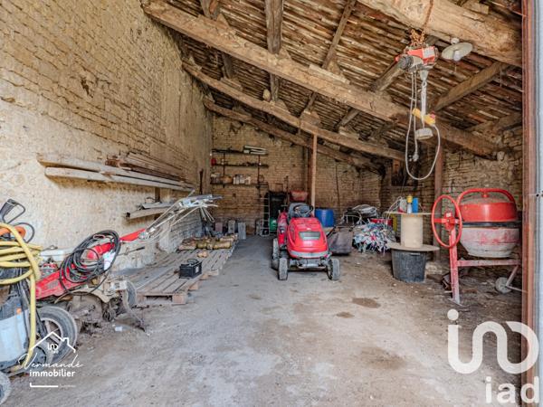 Maison traditionnelle 8 pièces de 170 m² à Surgères (17700)