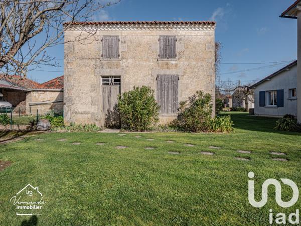 Maison traditionnelle 8 pièces de 170 m² à Surgères (17700)