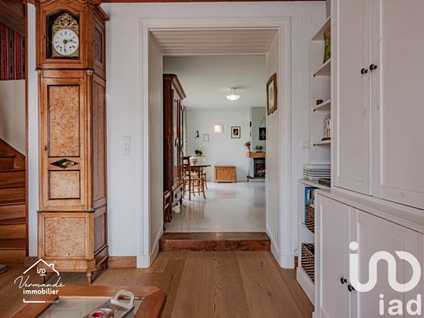 Maison traditionnelle 8 pièces de 170 m² à Surgères (17700)