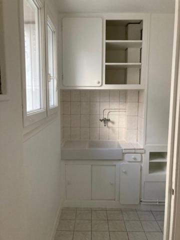 Studio refait à neuf , Emplacement recherché -Village Jourdain