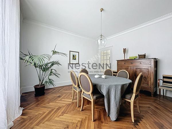 Propriété familiale à vendre en centre ville de Chateau-gontier - 217m2 et 7 chambres - 670m2 de terrain avec piscine !