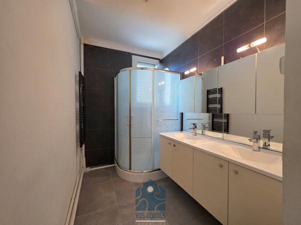 Appartement T4 avec garage, parking, local bureau, cave et jardin commun