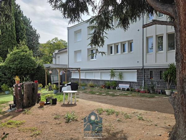 Appartement T4 avec garage, parking, local bureau, cave et jardin commun