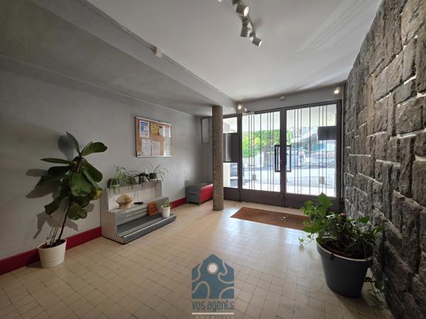 Appartement T4 avec garage, parking, local bureau, cave et jardin commun