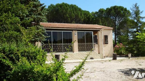 QUARTIER CALME VILLA T3 AVEC DIVERS ANNEXES SUR TERRAIN DE 5800M² SAINT-MAXIMIN