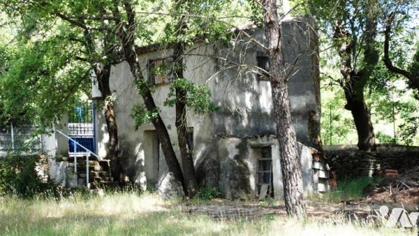 QUARTIER CALME VILLA T3 AVEC DIVERS ANNEXES SUR TERRAIN DE 5800M² SAINT-MAXIMIN