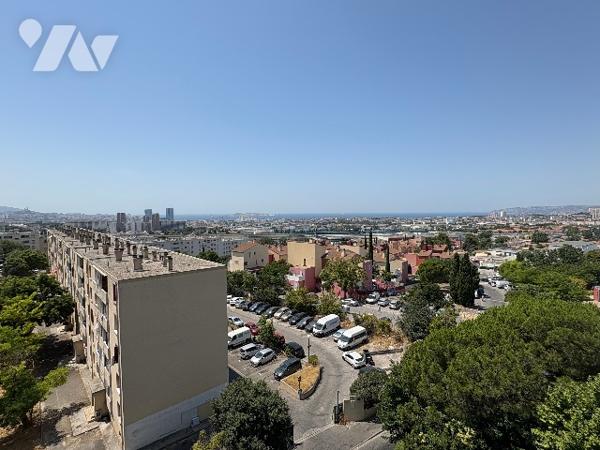 Rés Les Platanes appartement T3 multi exposé de 67 m² au 6° et dernier étage avec vue mer éloignée.