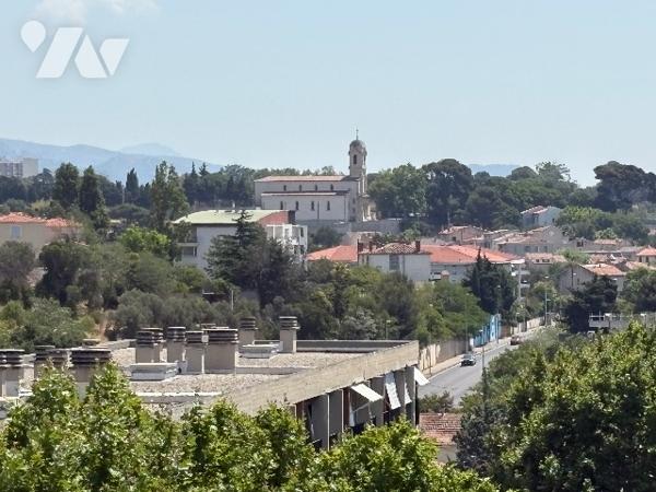Rés Les Platanes appartement T3 multi exposé de 67 m² au 6° et dernier étage avec vue mer éloignée.