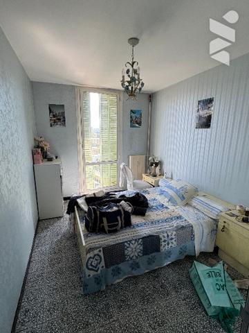 Rés Les Platanes appartement T3 multi exposé de 67 m² au 6° et dernier étage avec vue mer éloignée.