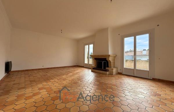 500 M DU CENTRE-VILLE MAISON DE PLAIN PIED AVEC SOUS-SOL COM