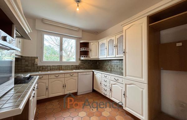 500 M DU CENTRE-VILLE MAISON DE PLAIN PIED AVEC SOUS-SOL COM