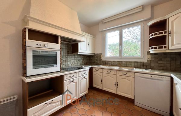 500 M DU CENTRE-VILLE MAISON DE PLAIN PIED AVEC SOUS-SOL COM