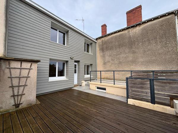 Maison de bourg 110 m² avec terrasse et garage - Le Mesnil en Vallée
