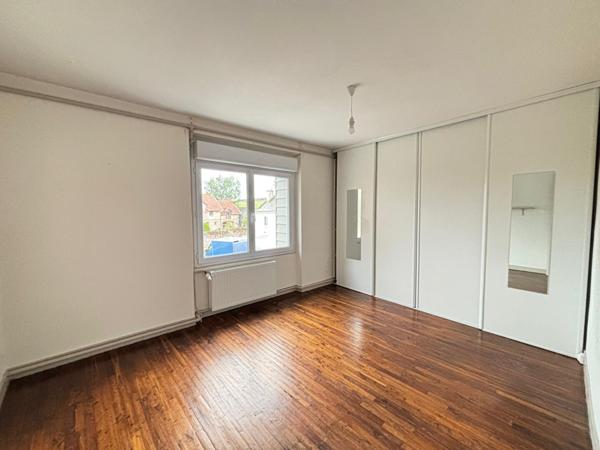 Maison de bourg 110 m² avec terrasse et garage - Le Mesnil en Vallée