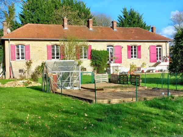 77, Montereau, maison en pierre , très bon état sur environ 1hectare