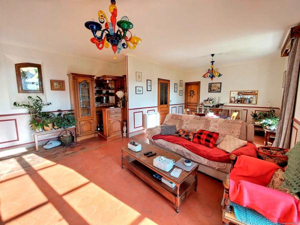 77, Montereau, maison en pierre , très bon état sur environ 1hectare