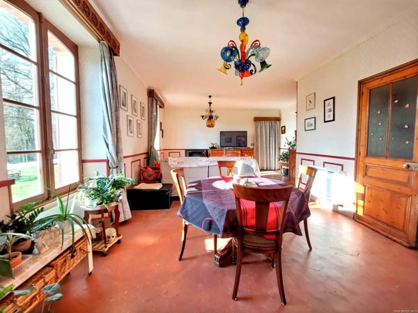 77, Montereau, maison en pierre , très bon état sur environ 1hectare