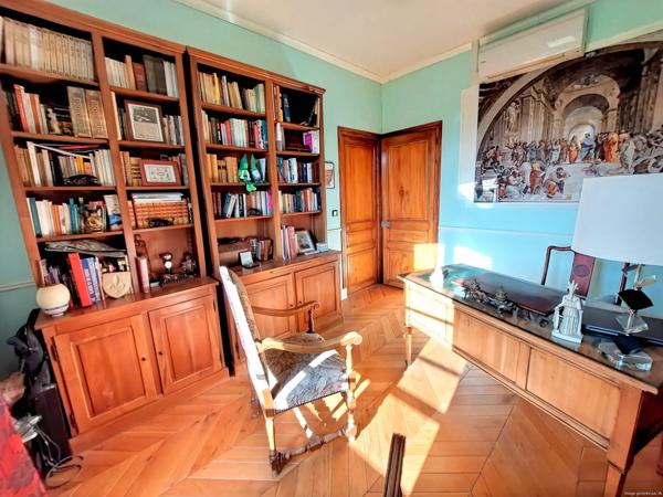 77, Montereau, maison en pierre , très bon état sur environ 1hectare