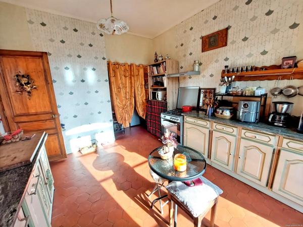 77, Montereau, maison en pierre , très bon état sur environ 1hectare