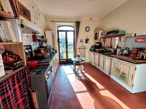 77, Montereau, maison en pierre , très bon état sur environ 1hectare