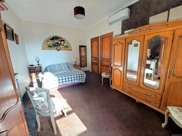 77, Montereau, maison en pierre , très bon état sur environ 1hectare