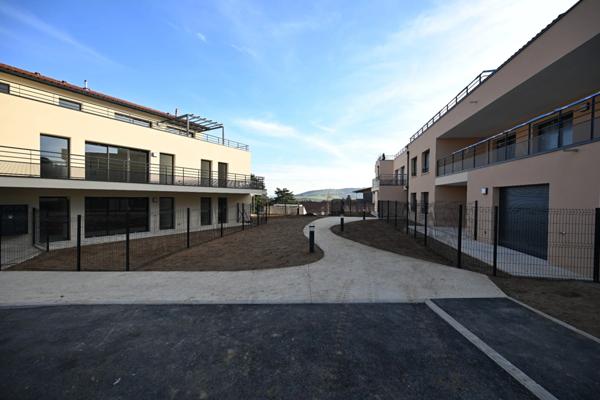 Confort et Modernité au Rendez-vous ! Superbe Appartement Neuf de 5 Pièces avec stationnement couvert inclus