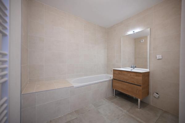 Confort et Modernité au Rendez-vous ! Superbe Appartement Neuf de 5 Pièces avec stationnement couvert inclus