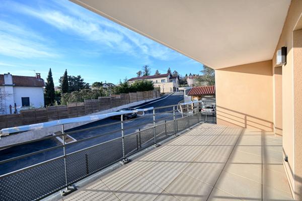 Confort et Modernité au Rendez-vous ! Superbe Appartement Neuf de 5 Pièces avec stationnement couvert inclus