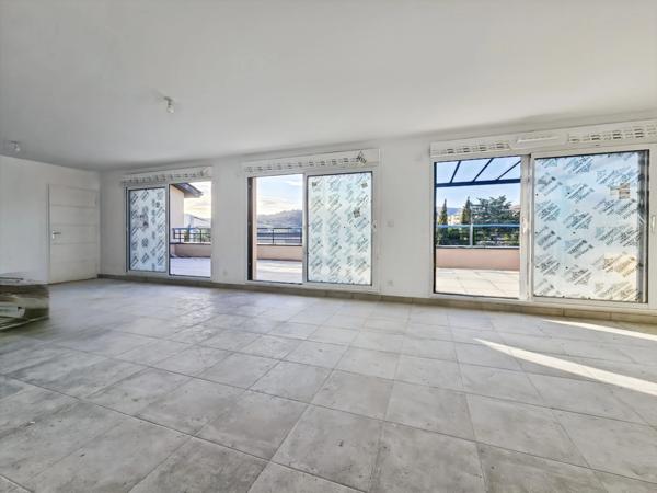 Confort et Modernité au Rendez-vous ! Superbe Appartement Neuf de 5 Pièces avec stationnement couvert inclus