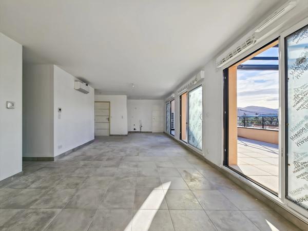 Confort et Modernité au Rendez-vous ! Superbe Appartement Neuf de 5 Pièces avec stationnement couvert inclus