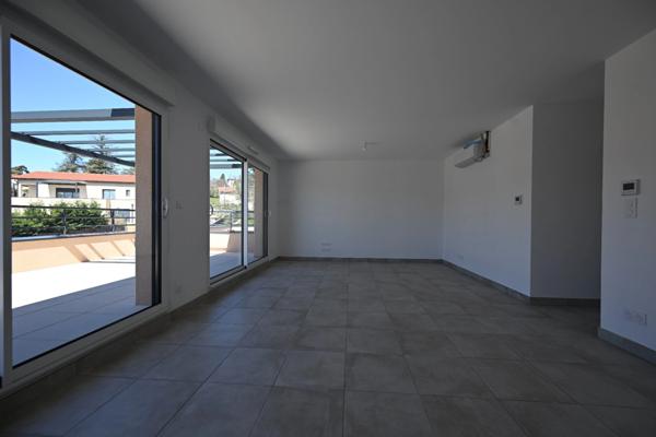 Confort et Modernité au Rendez-vous ! Superbe Appartement Neuf de 5 Pièces avec stationnement couvert inclus